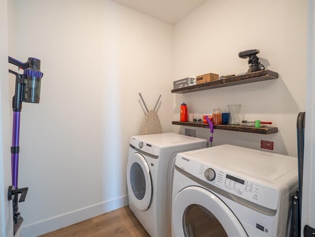 Building Photo - 1701 Simond Ave Ave