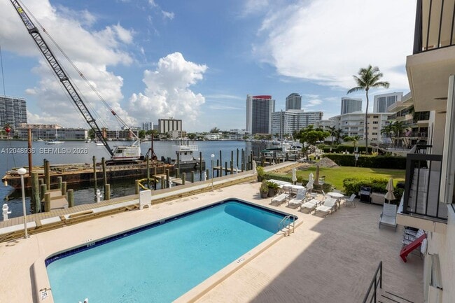 Building Photo - 200 Golden Isles Dr