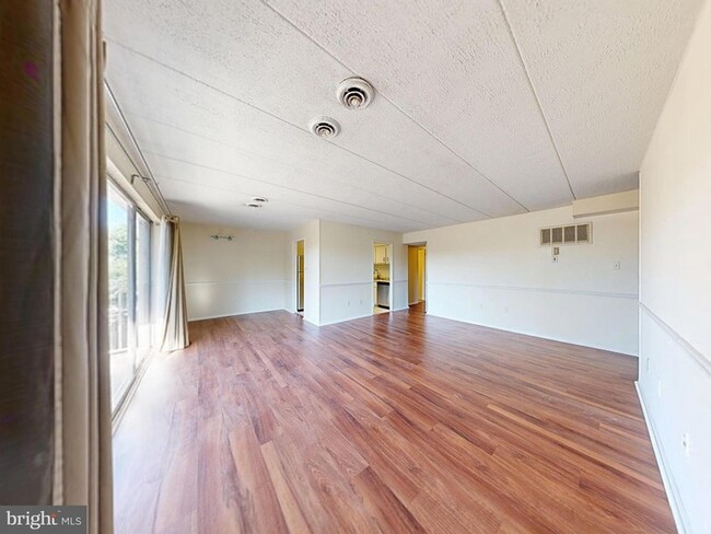 Building Photo - 2622 Fort Farnsworth Rd