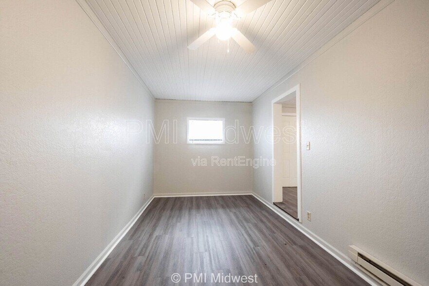 Building Photo - 2142 W US Hwy 40