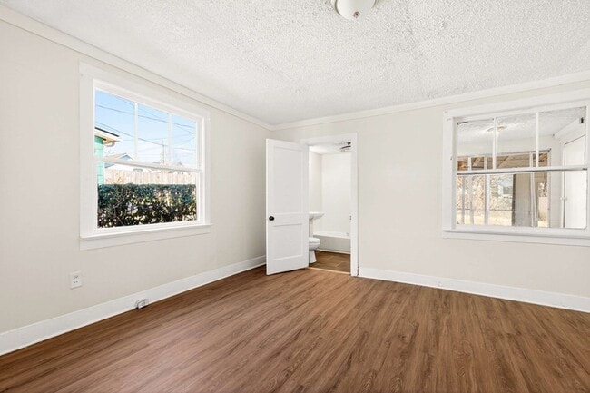 Building Photo - 908 Gilmore Ave