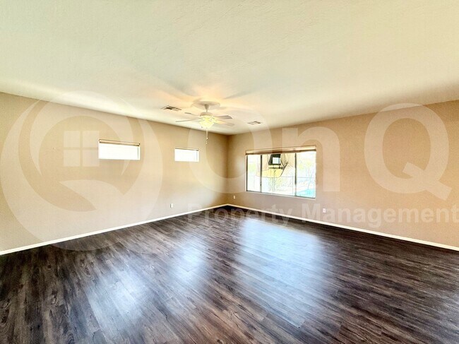 Building Photo - 11434 E Cliffrose Ln