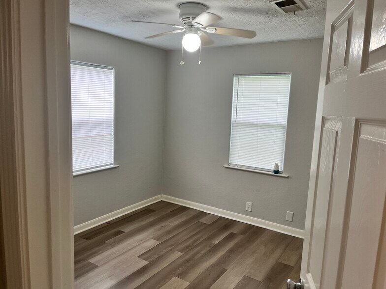 Building Photo - 6817 Anderson St