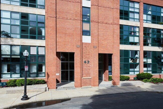 Building Photo - 42 8th St