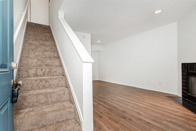 Building Photo - 1901 N Fitzhugh Ave