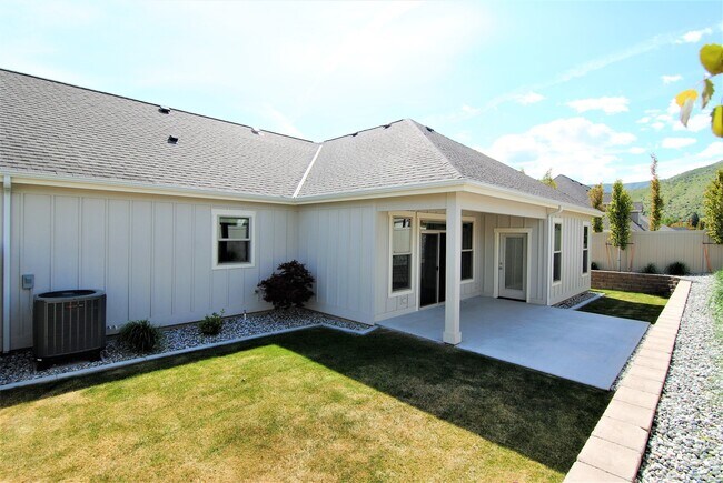 Building Photo - 1712/1714 Danny Boy Ln. Duplex