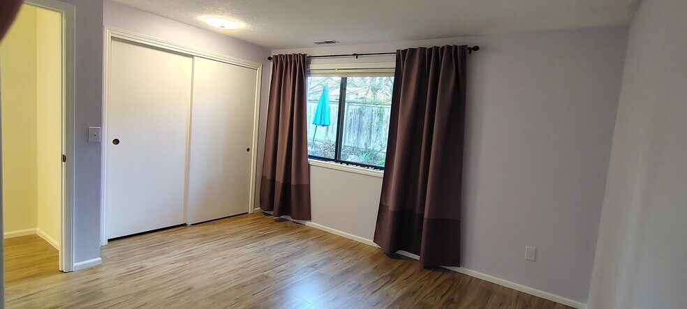 Building Photo - 3075 NW Manzanita Pl