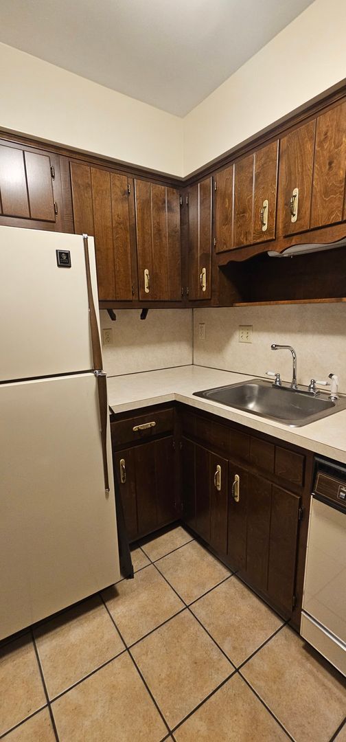 Building Photo - 2 Bedroom 1 Bath House $1,600 - Available May 2026!