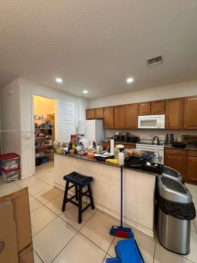 Building Photo - 772 NE 191st Ter