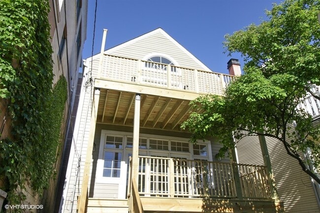 Building Photo - 2426 N Burling St