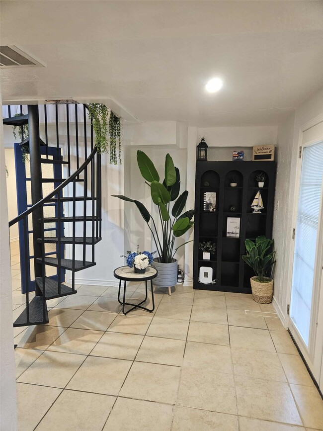 Building Photo - 812 Marlin St