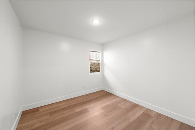 Building Photo - 240 Avenida Lobeiro
