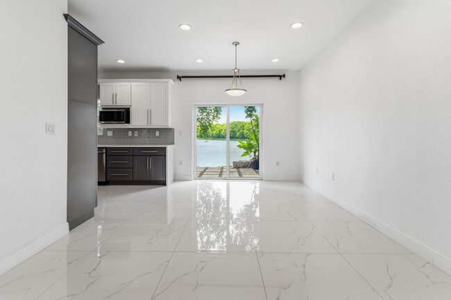Building Photo - 5056 SW 141st Ave