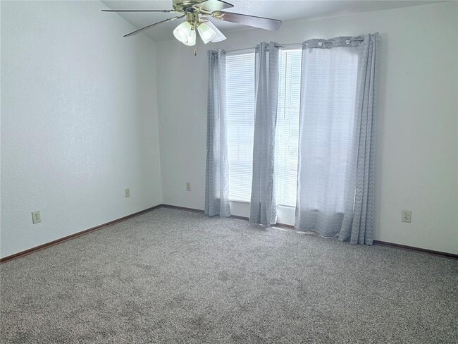 Building Photo - 3200 Ridgecrest Ct