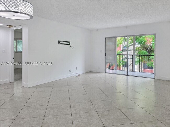 Building Photo - 2212 S Cypress Bend Dr