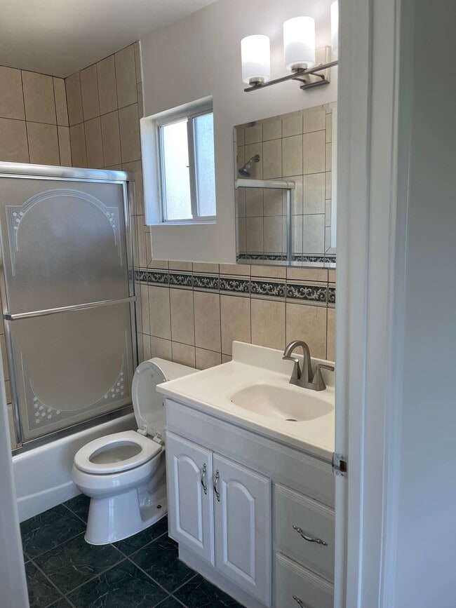 Building Photo - 4028 Tilden Ave