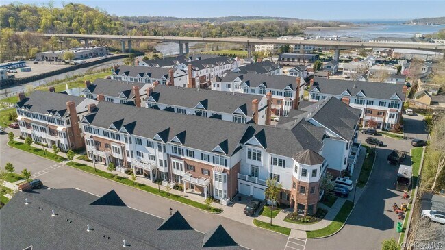 Building Photo - 1101 Grist Mill Cir