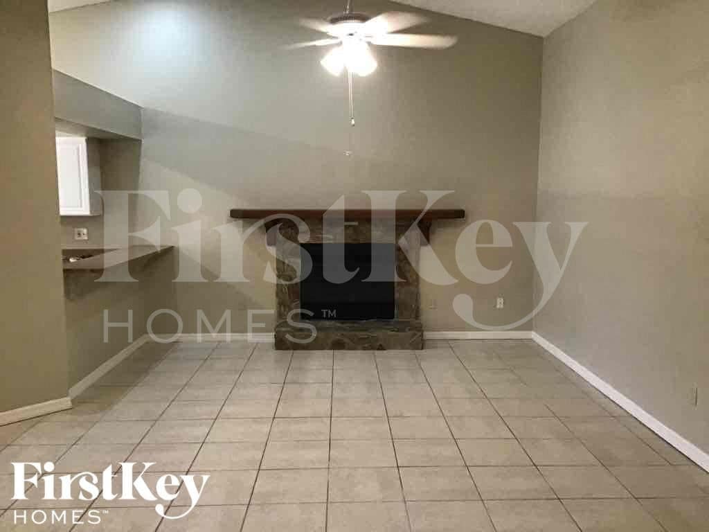 Building Photo - 4718 Westwind Dr