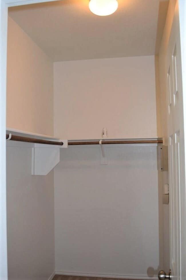 Building Photo - Move-in Special: 50% off second full month’s rent!