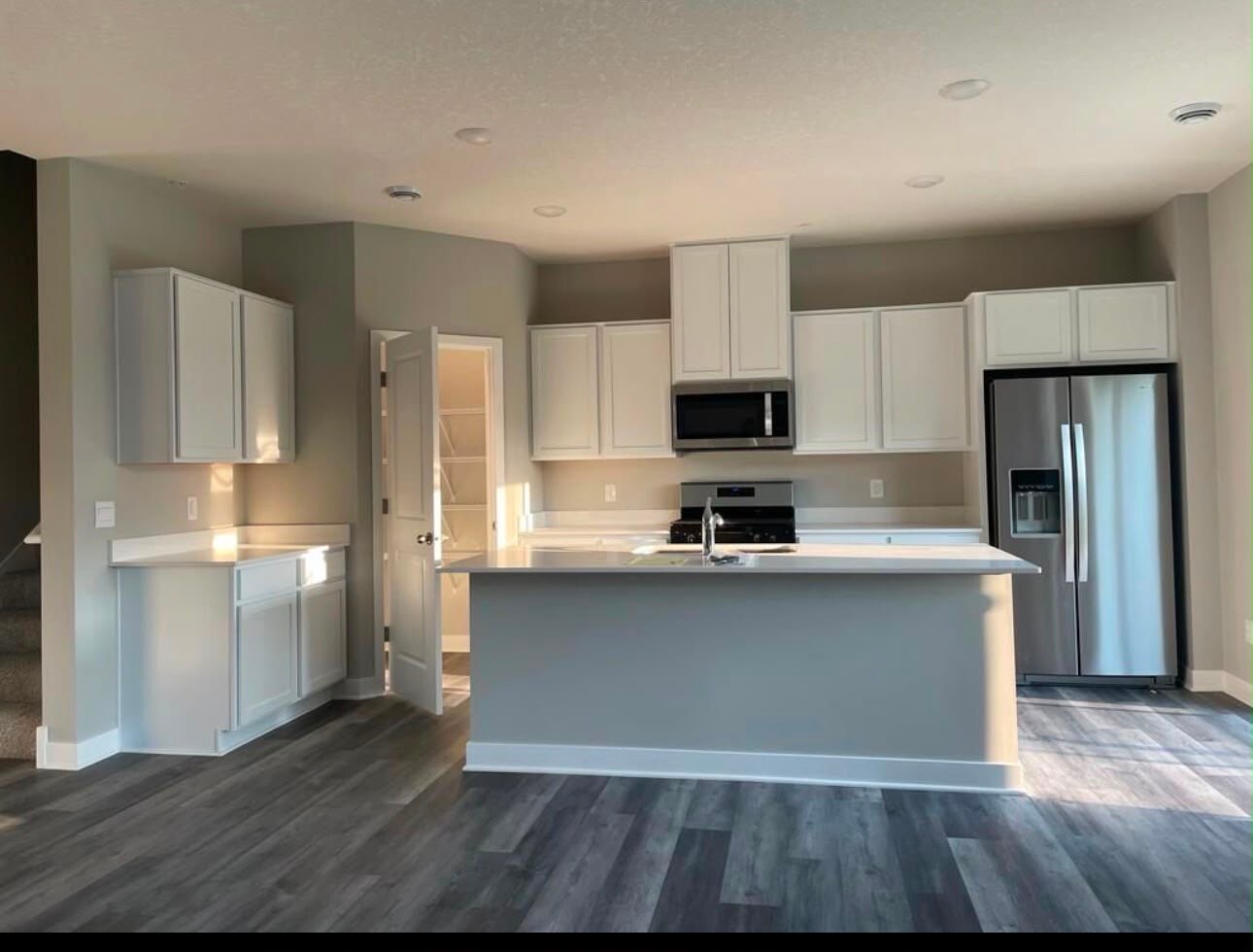 Building Photo - 5020 Stable View Dr