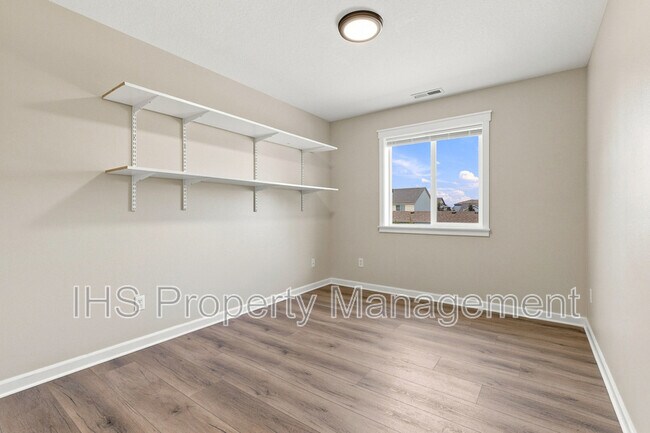 Building Photo - 9711 Nottingham Dr