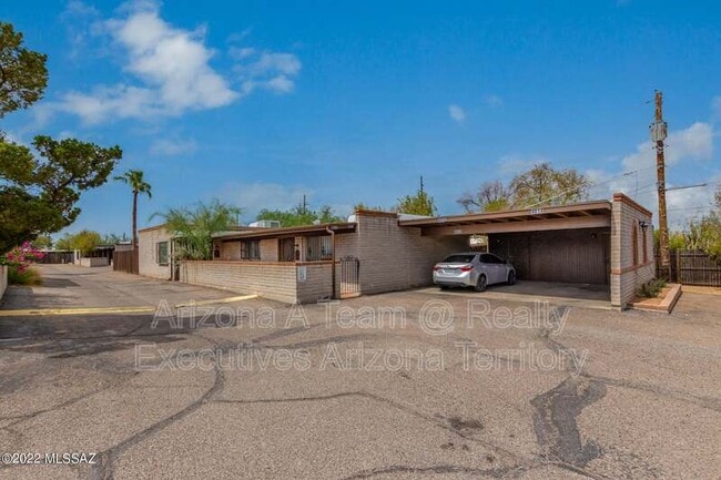 Building Photo - 4014 E Fairmount St