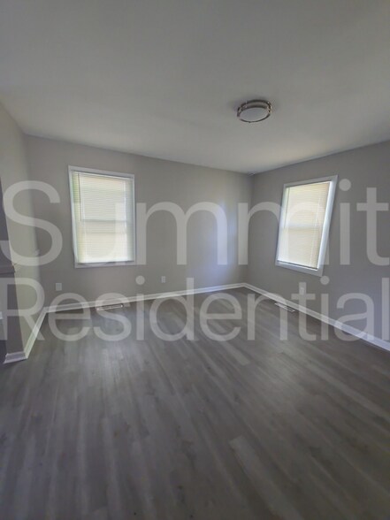 Building Photo - 5636 E 40th St