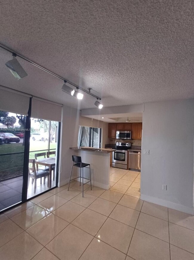 Building Photo - 2 bedroom in North Miami Beach FL 33179