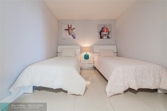 Building Photo - 16699 Collins Ave