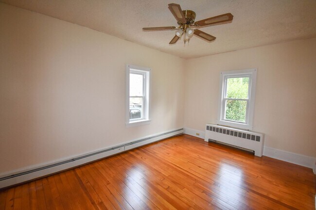 Building Photo - RTSA301