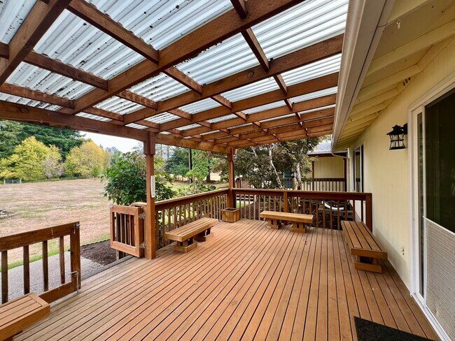 Building Photo - Spacious Home with Outbuildings on 2.3 Acres