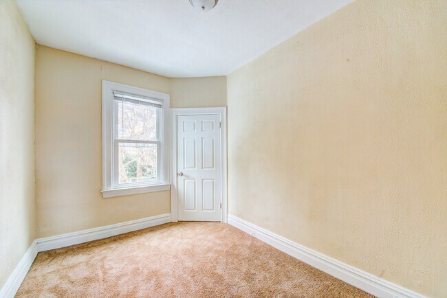 Building Photo - AVAILABLE AUGUST 2026 - Beautiful 4+ bedroom, 1 bath home in Mt Washington!