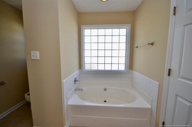 Building Photo - 361 Americana Dr