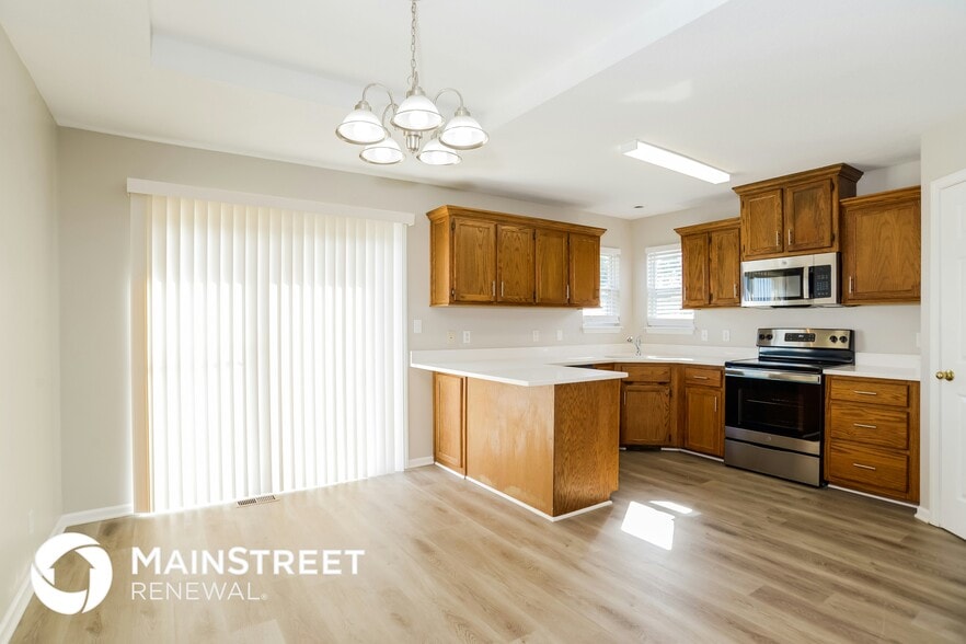 Building Photo - 1001 E Madelyn Dr