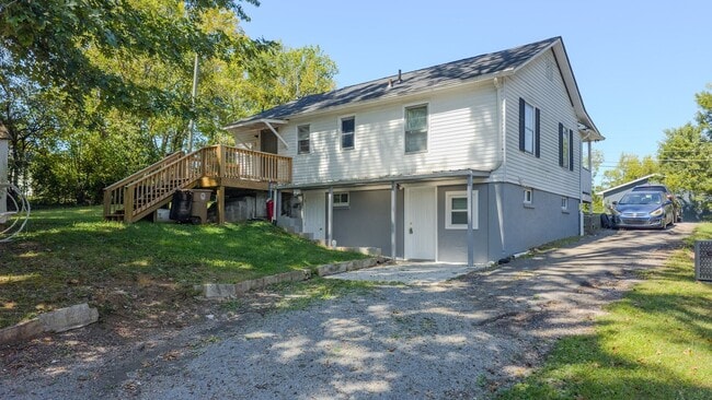 Building Photo - South Knoxville - Clean 2 Bedroom, 1 Bath,...