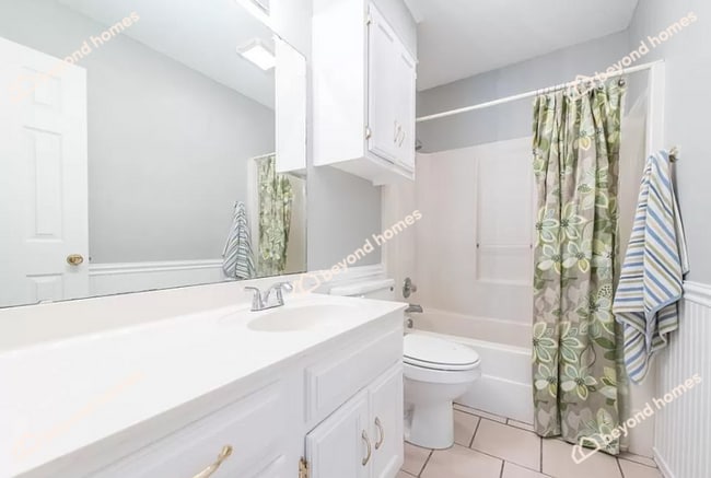 Building Photo - Updated 3BD/1.5BA Gem with Fireplace & Fen...
