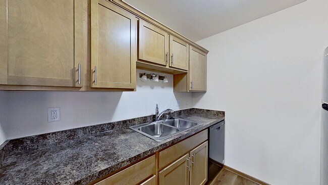 Building Photo - RENOVATED Lower 1 Bedroom 1 Bathroom Apartment Available