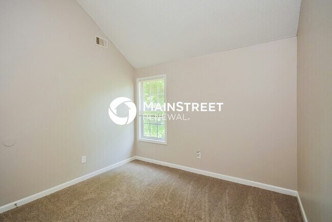 Building Photo - 4 Bedroom Pet-Friendly Home in Lithonia, GA with Main Street Renewal