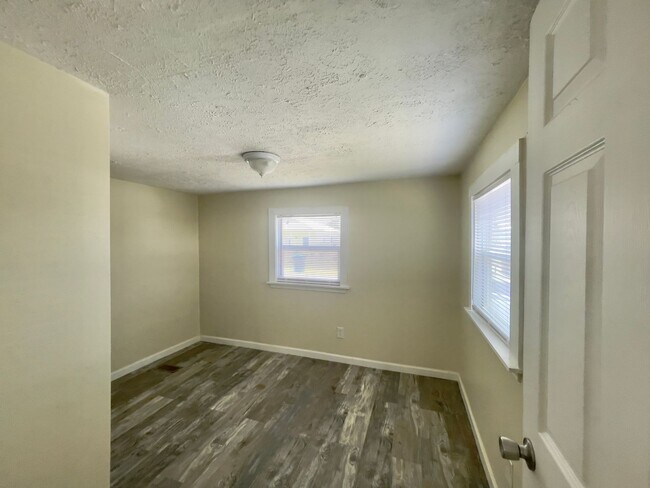 Building Photo - PET FRIENDLY - DOGS AND CATS OK.