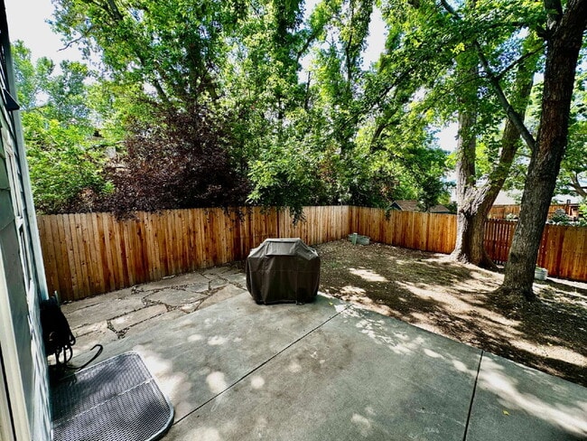 Building Photo - "Charming 3-Bed Home with Finished Basemen...
