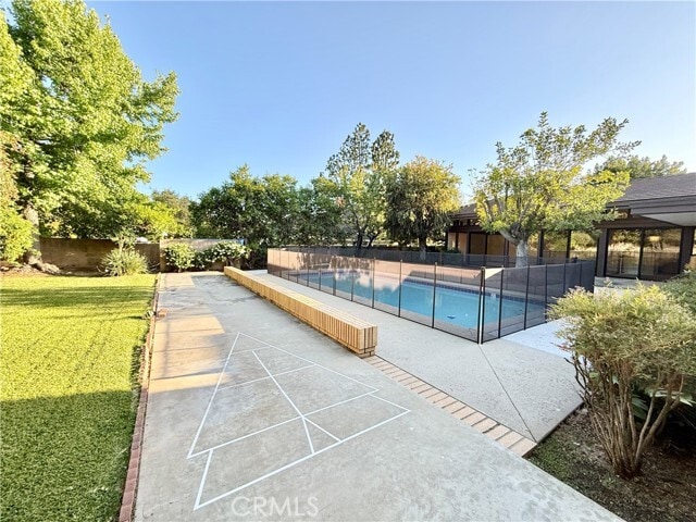 Building Photo - 880 N Gainsborough Dr