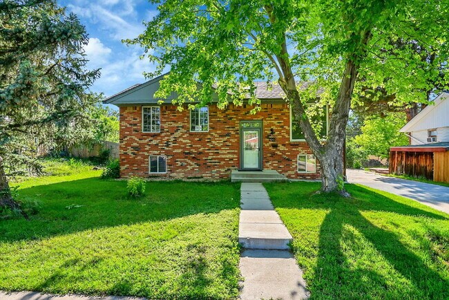 Building Photo - $2,795.00  - 4 Beds, 2 Baths, Single Famil...