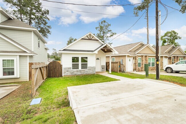 Building Photo - 16881 Glenheath St
