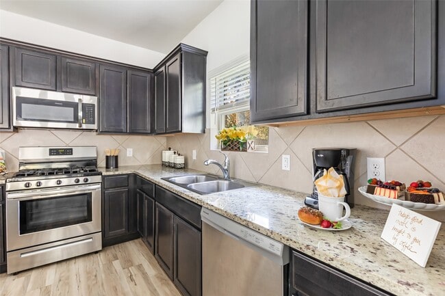 Building Photo - 1650 Chart Dr