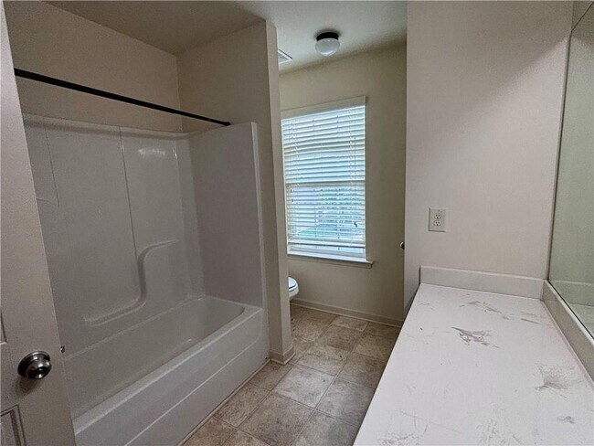 Building Photo - 613 Stonehurst Ln