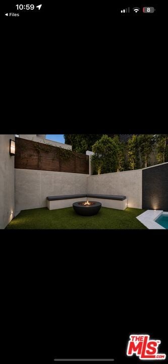 Building Photo - 8721 Sunset Plaza Terrace