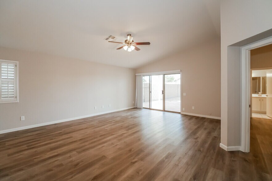 Building Photo - 3424 E Wahalla Ln