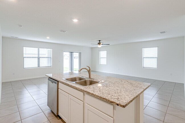 Building Photo - 2214 Capital Dr