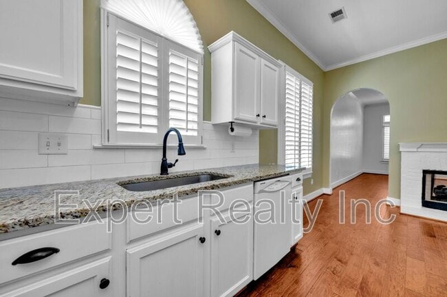 Building Photo - 6285 S Clubview Cir