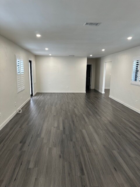 Building Photo - 218 E 18th St